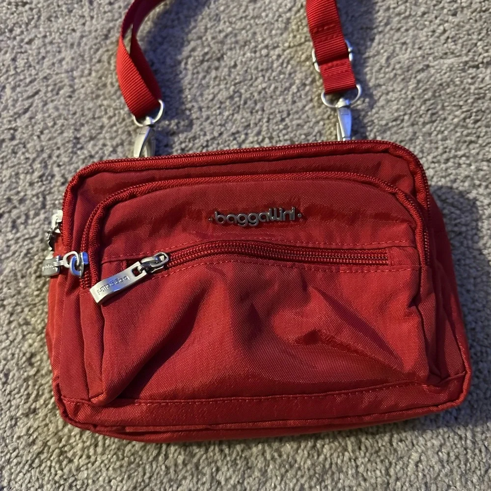Baggallini triple zip bagg‎